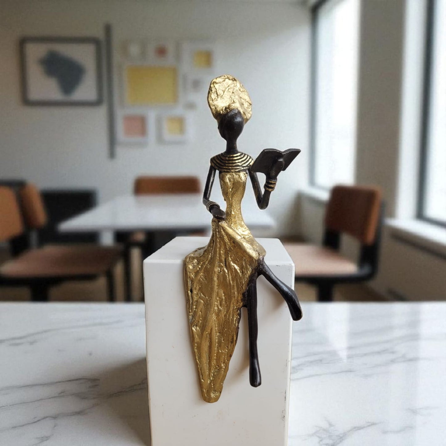 Bronze-Skulptur "Femme qui lit" by Karim Sana | verschiedene Größen und Farben