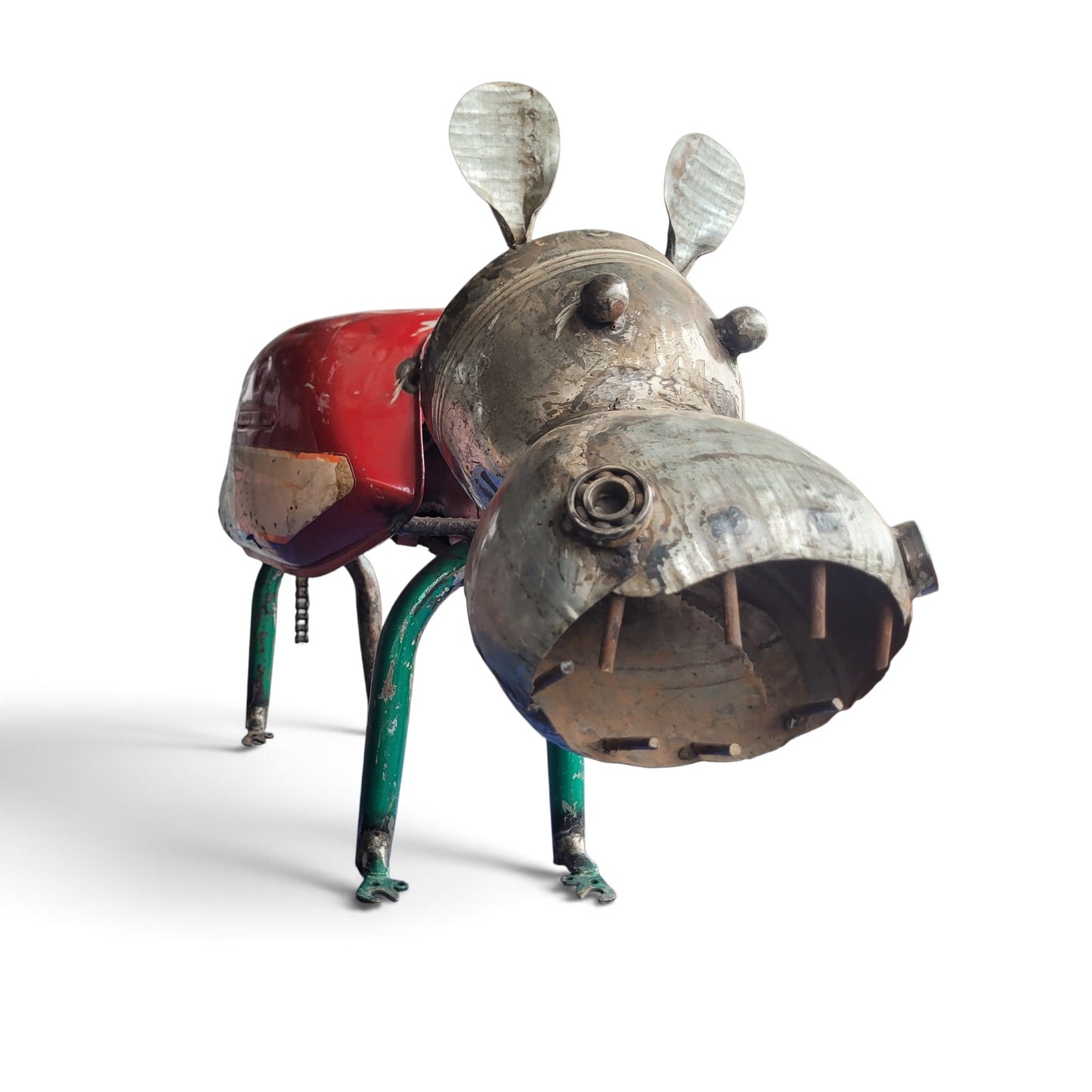 Nilpferd-Skulptur „Grande Gueule #2" – Upcycling-Unikat aus Autoteilen, Burkina Faso