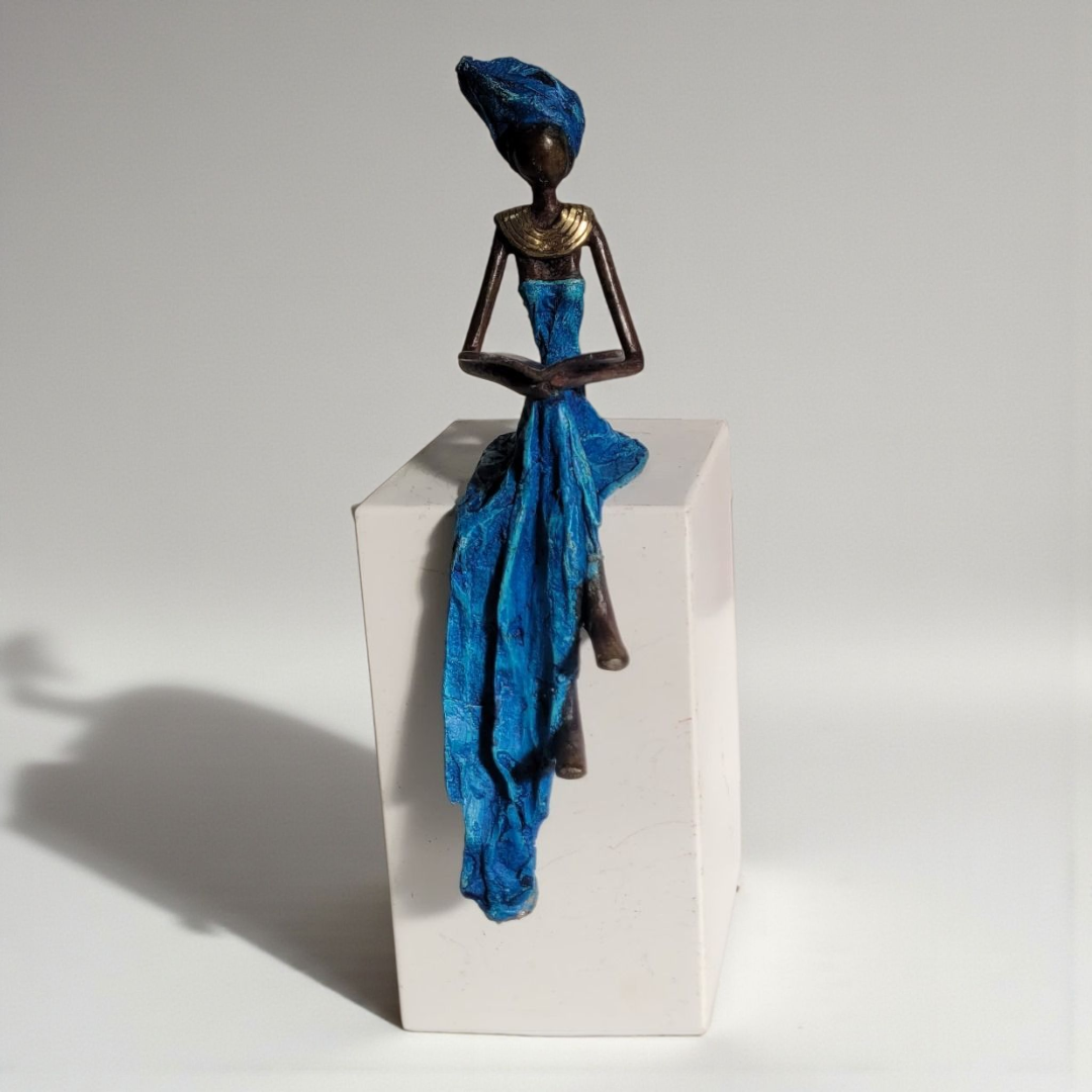 Bronze-Skulptur "Femme qui lit" by Hamed Nikiema | 28 cm