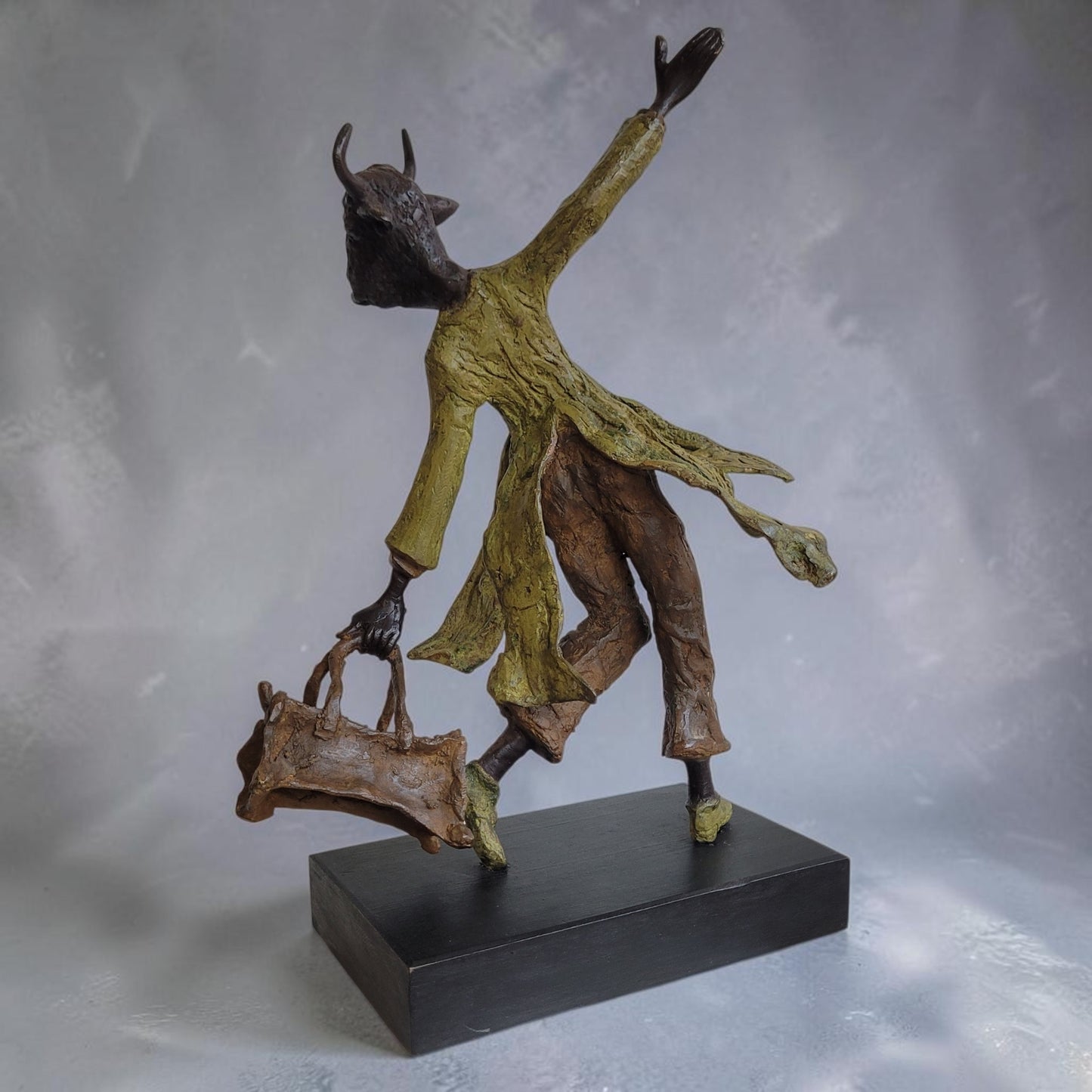 Bronze-Skulptur "Le buffle voyageur", by Boureima Ouedraogo, 37 cm, Bronze massiv, 2026