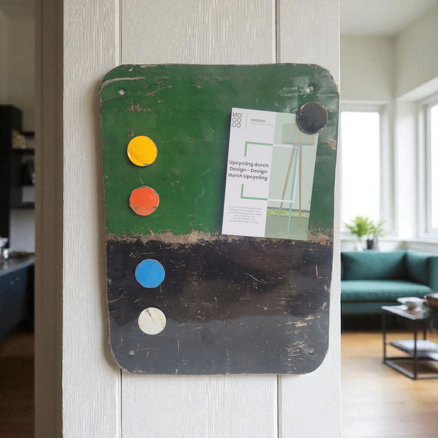 Magnettafel aus recycelten Ölfässern mit 5 bunten Magneten