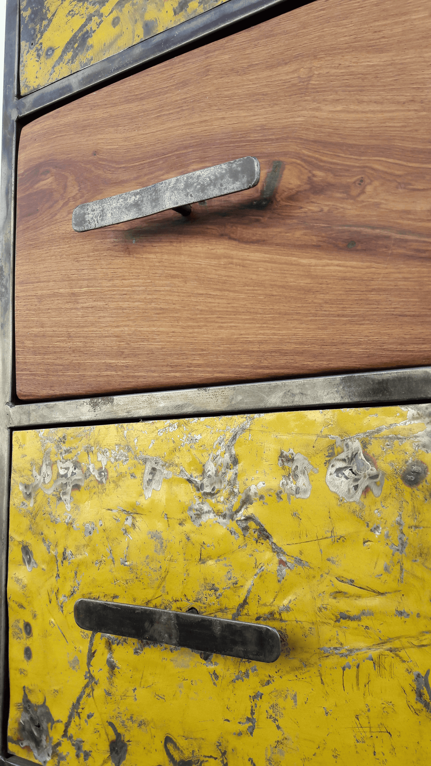 Commode à tiroirs 4 compartiments | avec barils de pétrole recyclés | by Kader Kaboré