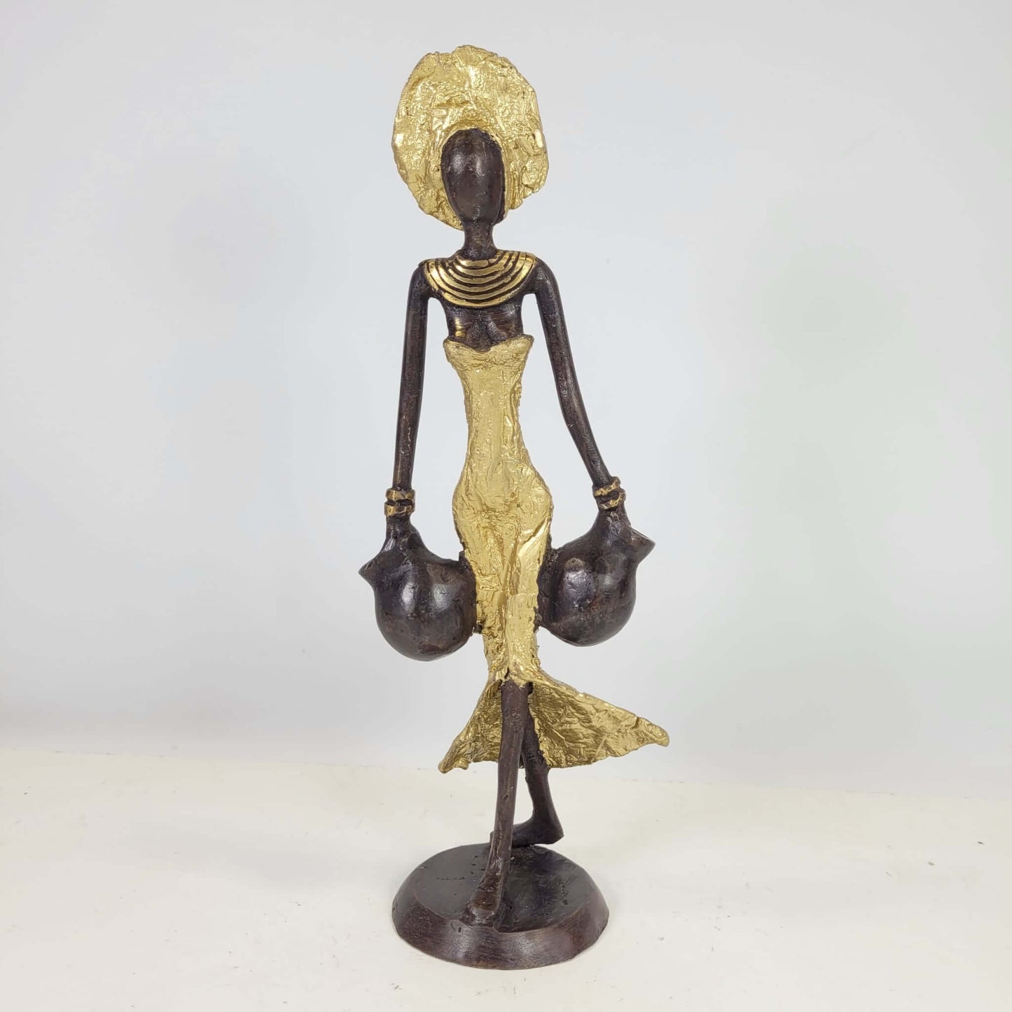 Bronze-Skulptur "Frau mit zwei Amphoren" by Soré | verschiedene Farben und Größen