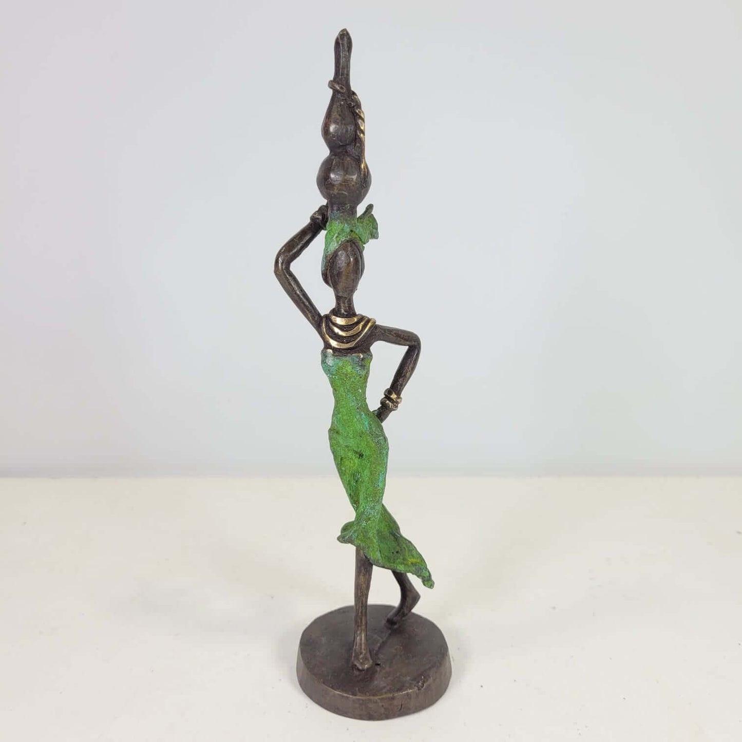 Bronze-Skulptur "Femme avec vase" by Karim | verschiedene Größen und Farben