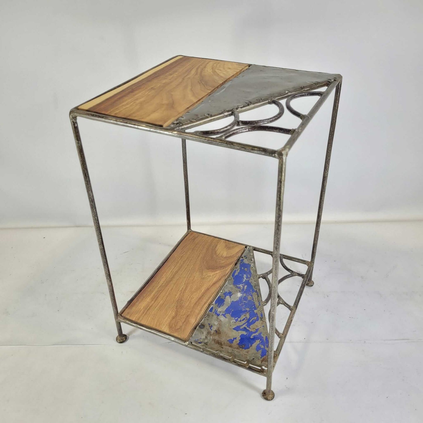 Beistelltisch "Pascal" aus Altmetall und Altholz Upcycling | verschiedene Motive