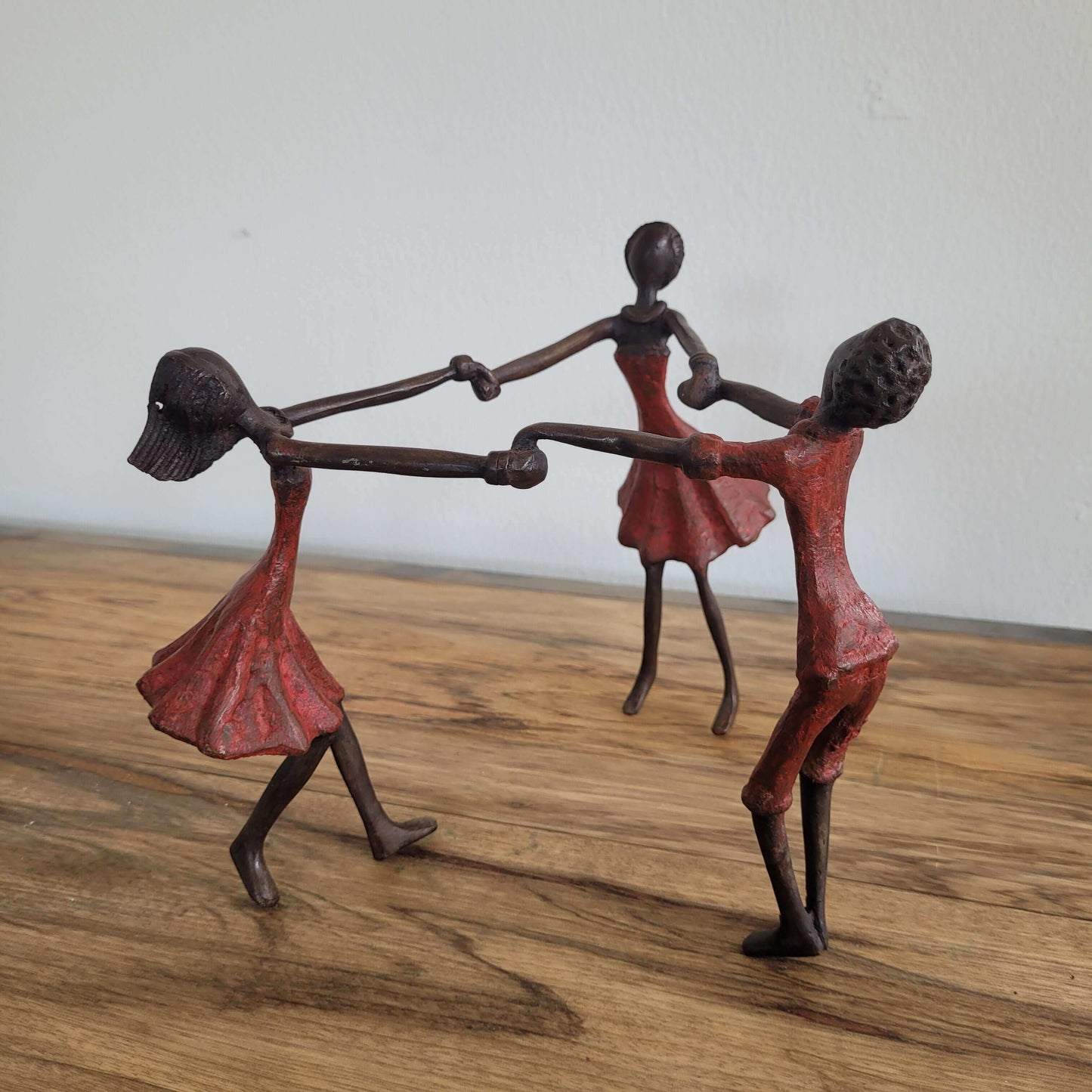 "Alors on danse" | Bronze-Skulptur von Hamidou | Einzelstück