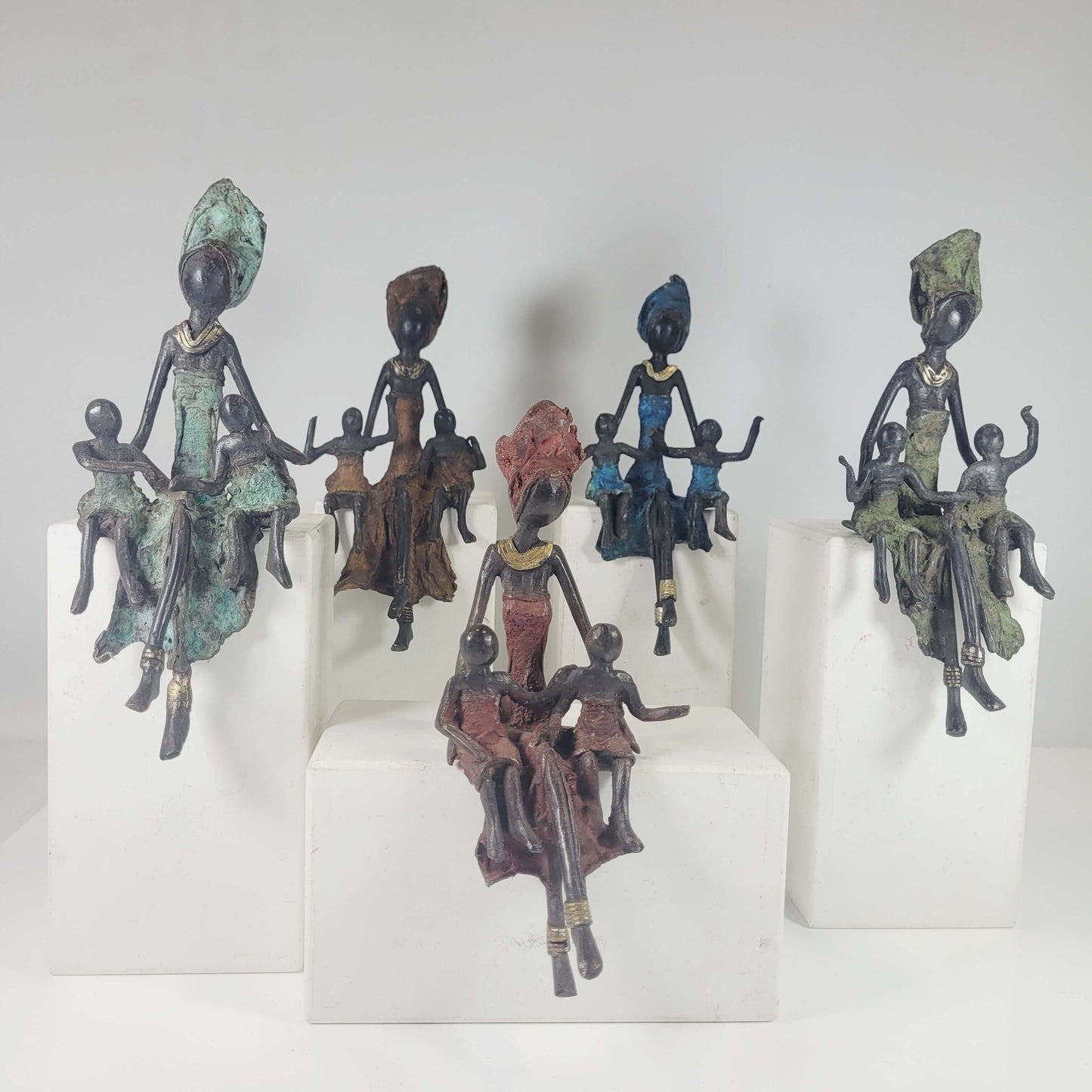 Bronze-Skulptur "Sitzende Frau" by Issouf | 23 cm | verschiedene Motive und Farben