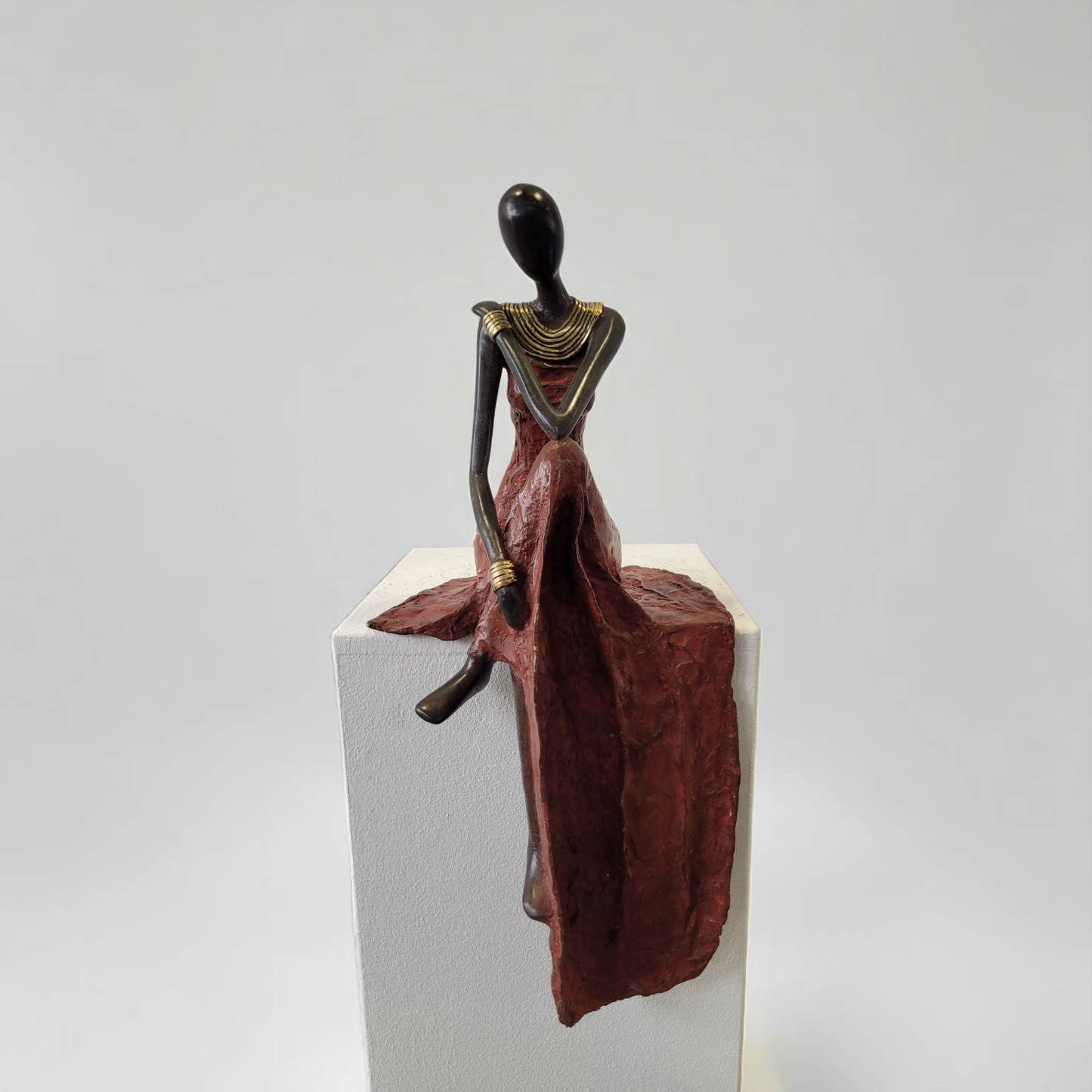 Bronze-Skulptur "Sitzende Dame" by Herman | verschiedene Farben & Größen