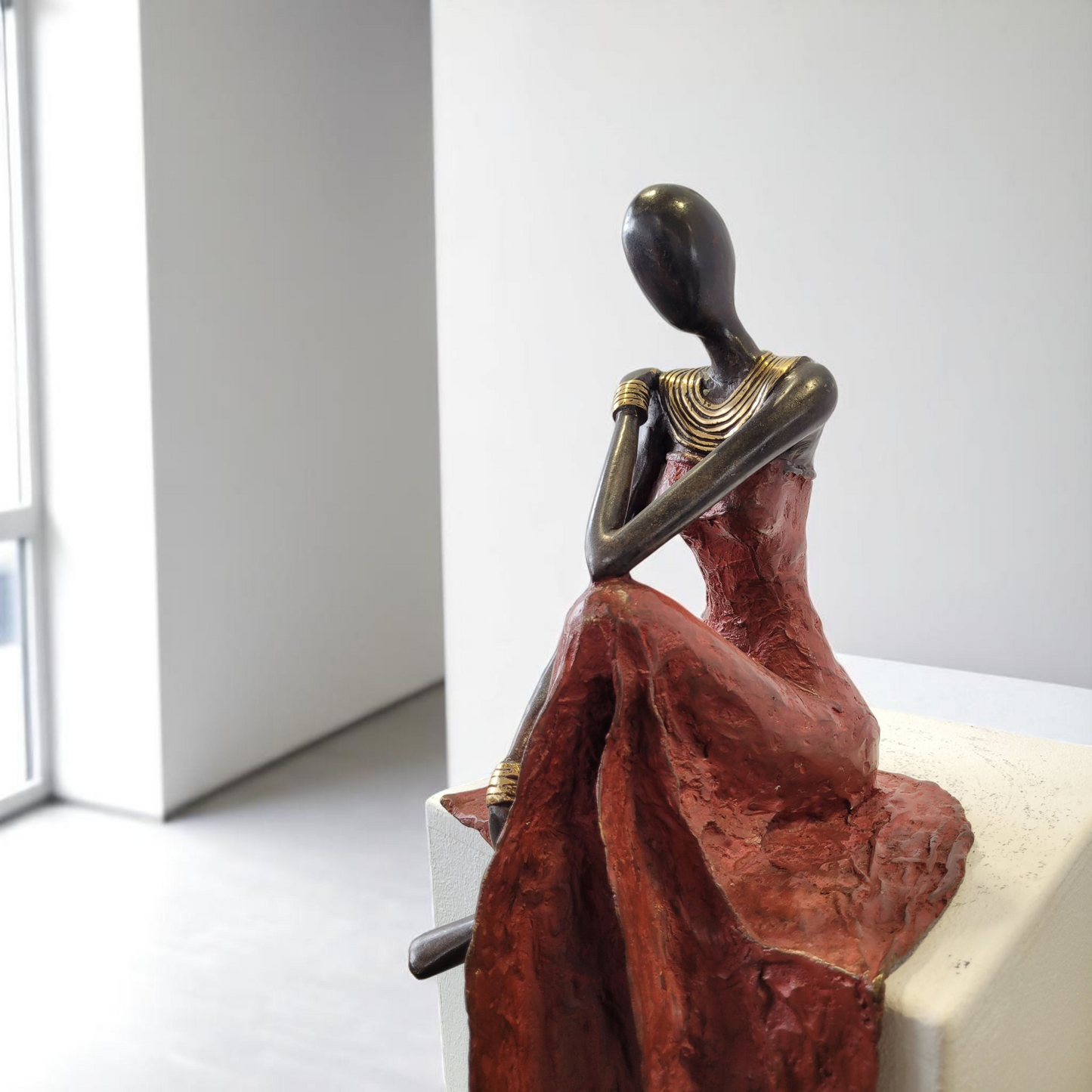 Bronze-Skulptur "Sitzende Dame" by Herman | verschiedene Farben & Größen