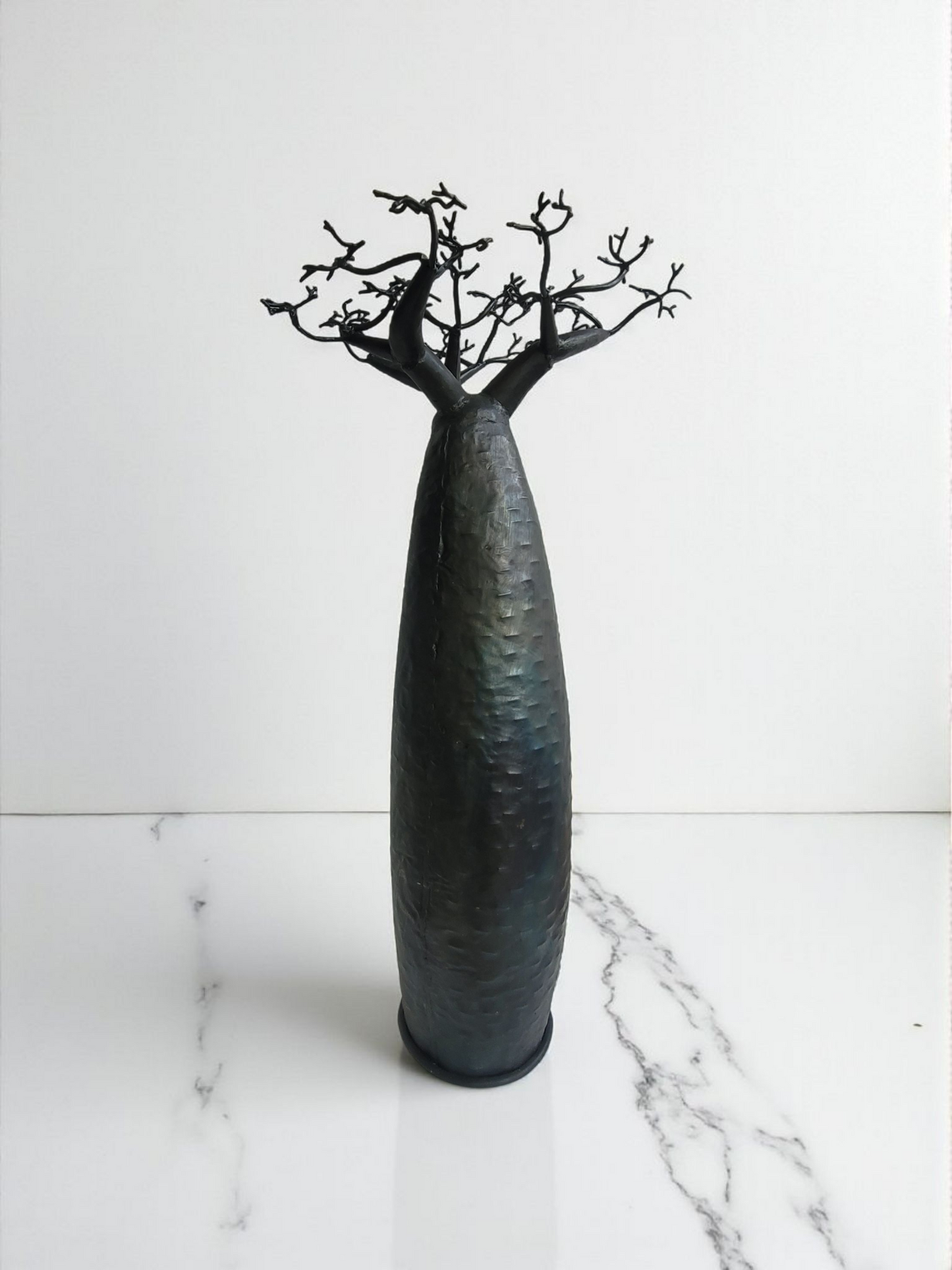 Baobab aus recyceltem Ölfass | Affenbrotbaum | 80 cm Schwarz | Einzelstück aus Madagaskar