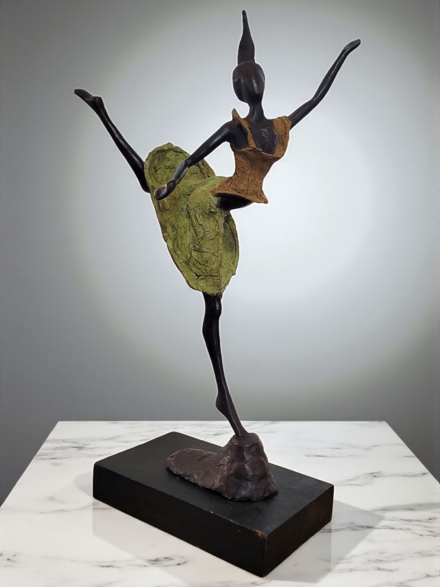 "La danseuse classique n° 1", Boureima Ouedraogo, Bronze massiv, 2025