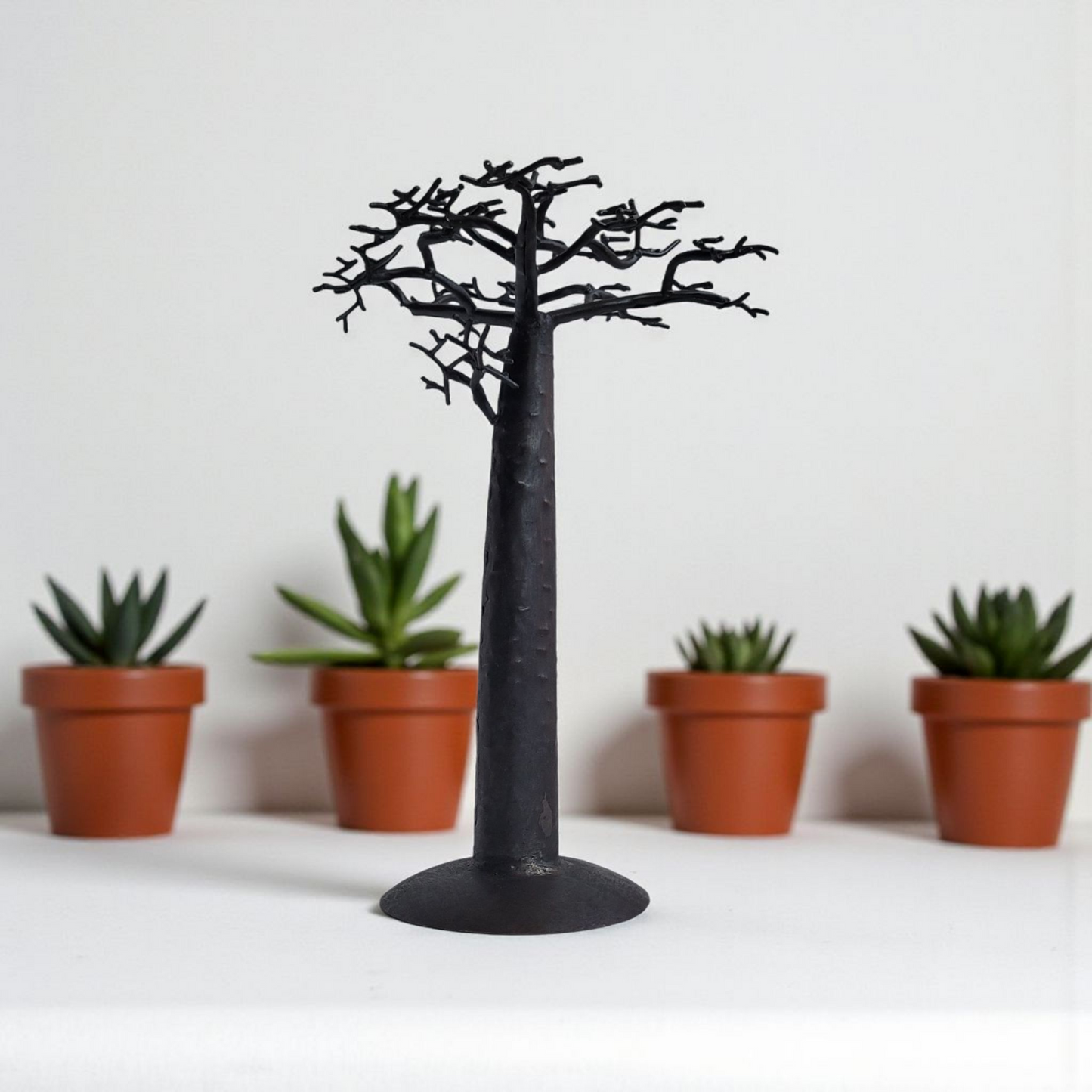 Baobab aus recyceltem Ölfass | Affenbrotbaum | 40 cm Schwarz | Einzelstück aus Madagaskar