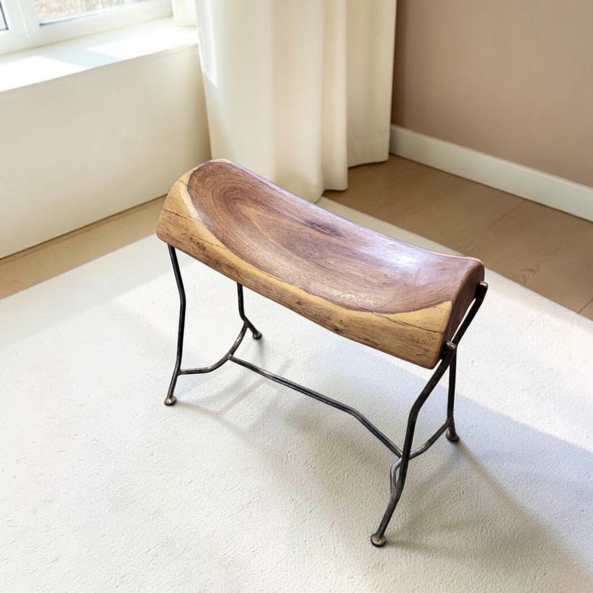 Sitzbänkchen Hocker "Nisa Tabru" Unikat Altmetall Palisander-Holz
