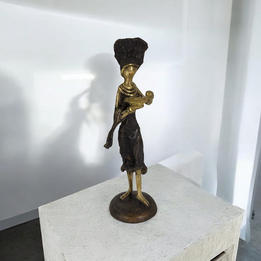 Bronze sculpture "Femme avec livre" by Karim | various sizes and colours