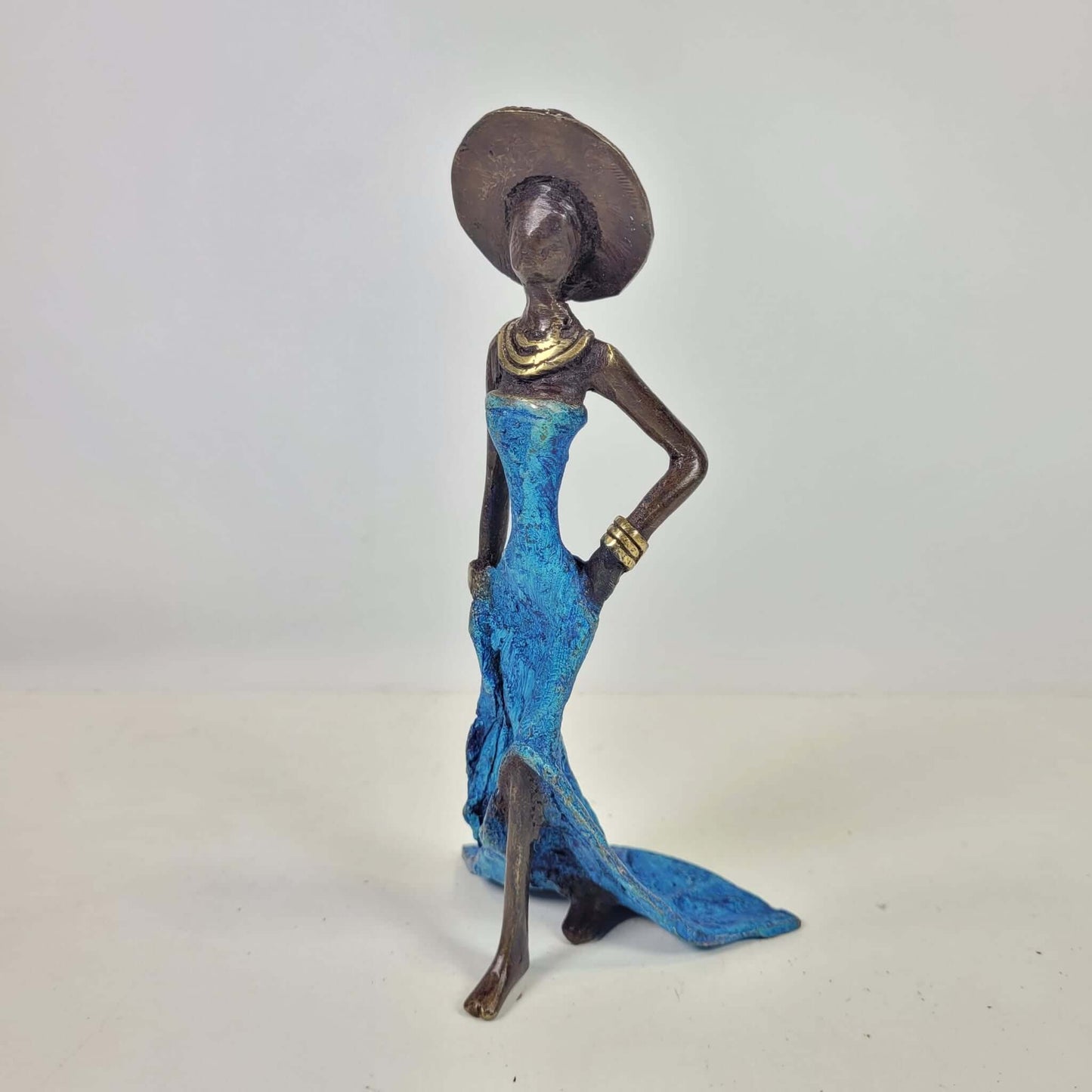 Bronze-Skulptur "Femme élégante avec chapeau" by Soré | verschiedene Größen und Farben