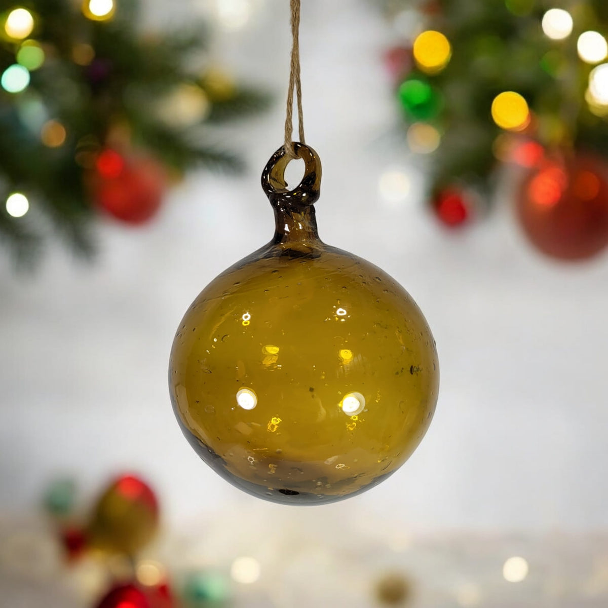 Mundgeblasene Weihnachtskugel | Brown | handgemacht in Palästina