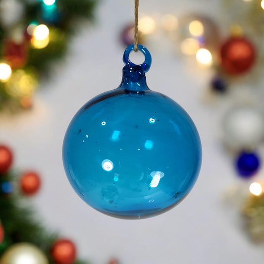 Boule de Noël soufflée à la bouche | Bleu ciel | fait à la main en Palestine | Le commerce équitable pour la paix