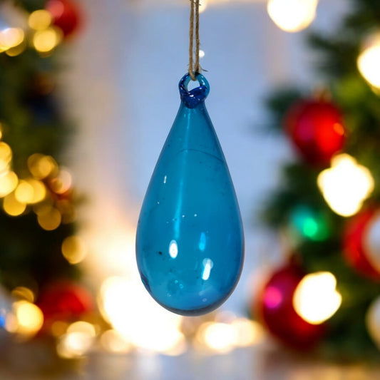 Boule de Noël soufflée à la bouche "Drop" | Bleu ciel | fait à la main en Palestine | Le commerce équitable pour la paix