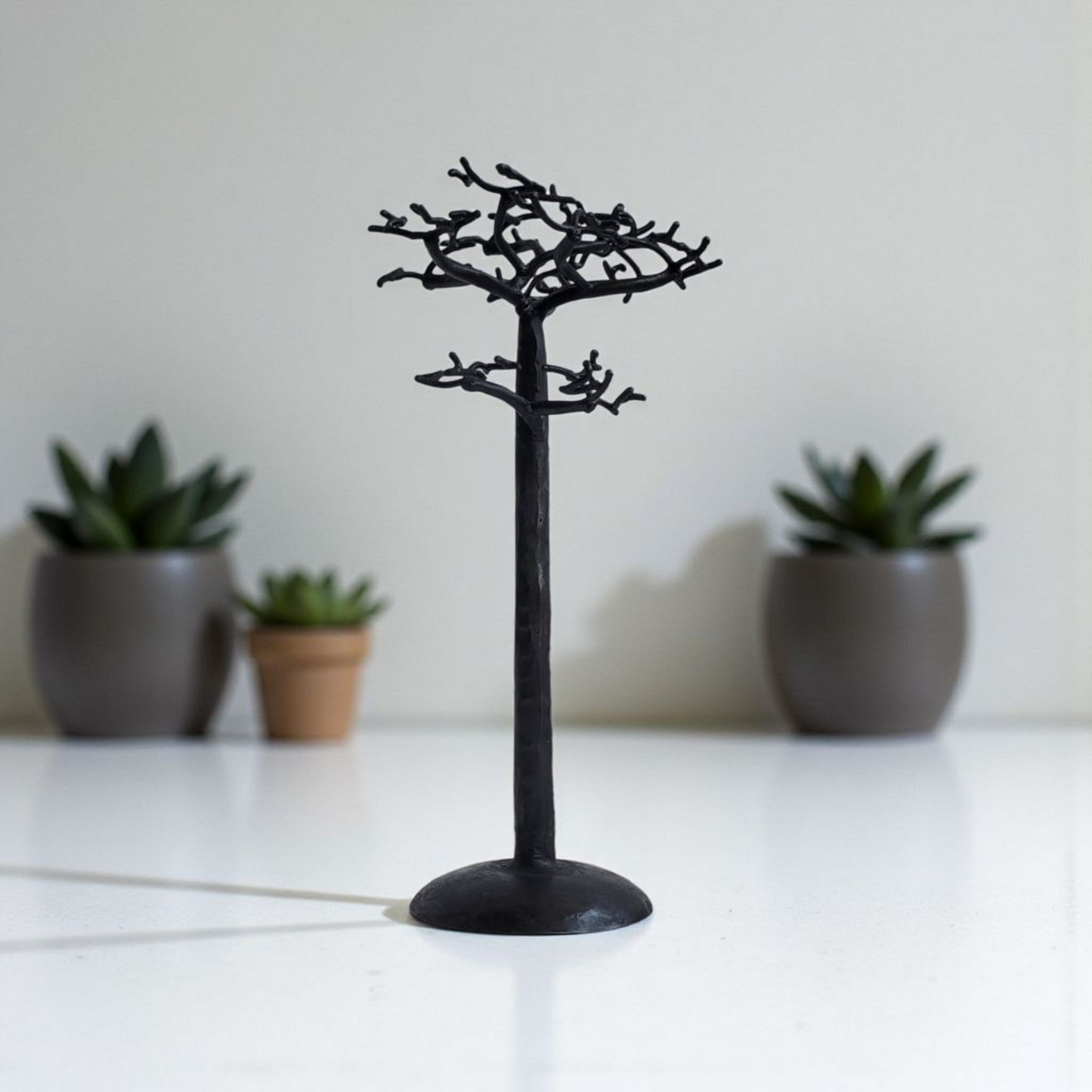 Baobab aus recyceltem Ölfass | Affenbrotbaum | 35 cm Schwarz | Einzelstück aus Madagaskar