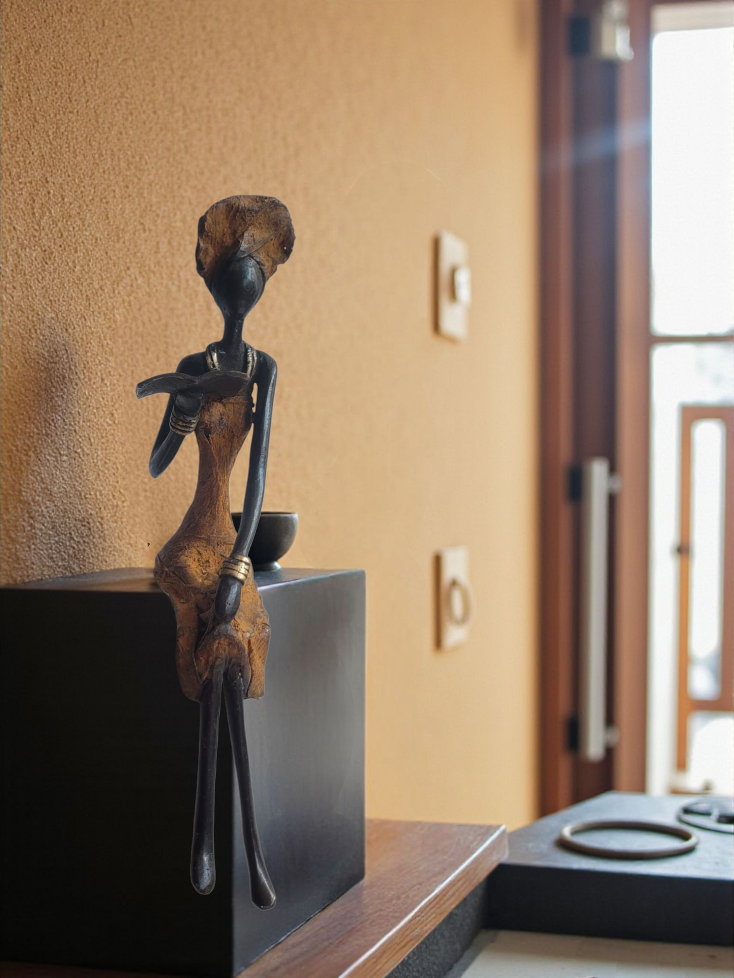 Bronze-Skulptur "Lesende Frau" by Adama Ouedraogo 25 cm Unikate verschiedene Farben