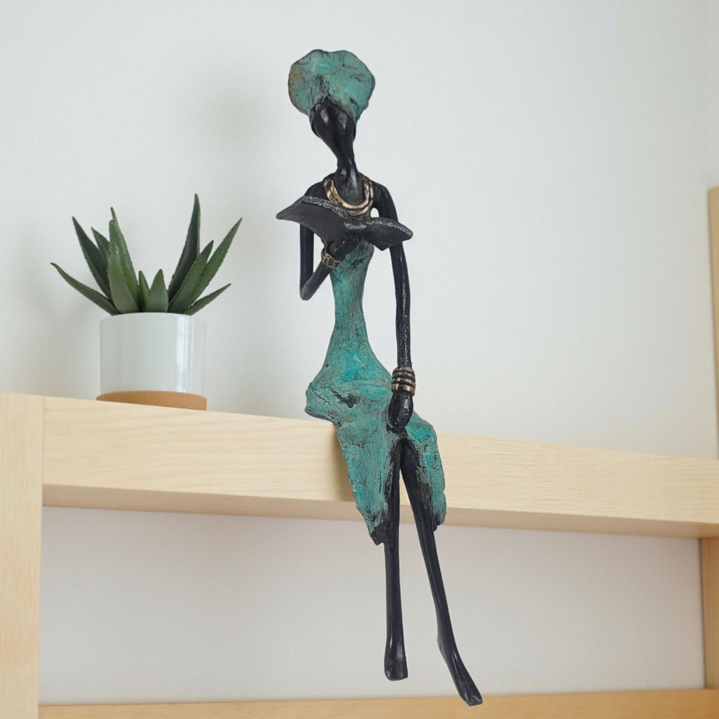 Bronze-Skulptur "Lesende Frau" by Adama Ouedraogo 25 cm Unikate verschiedene Farben