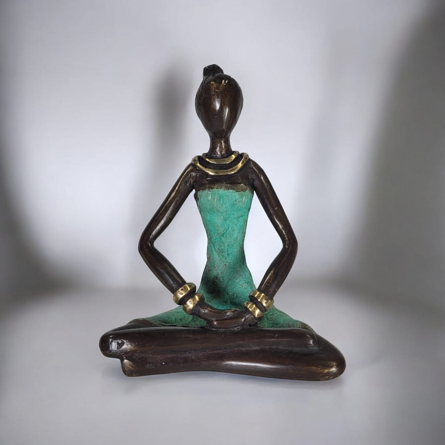 Sculpture en bronze yoga "Inda" | par Derme | différentes couleurs