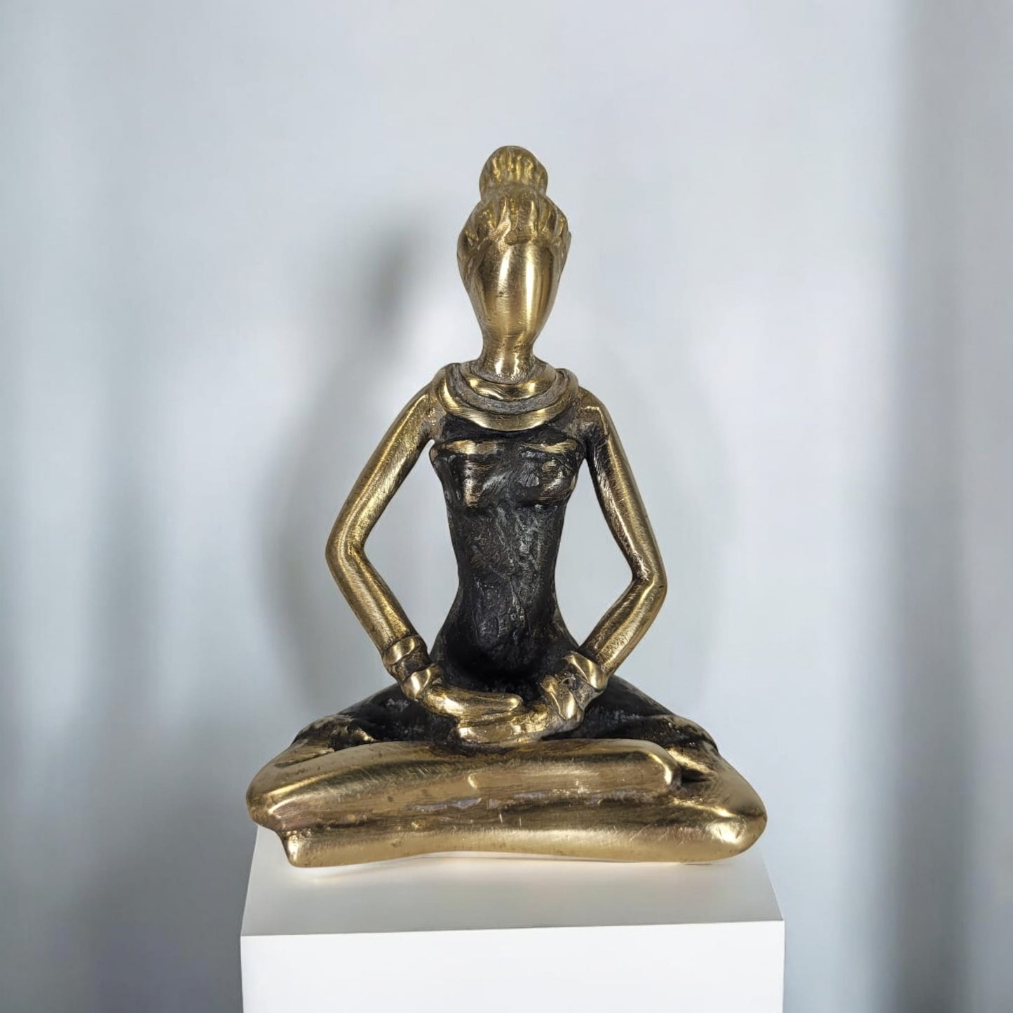 Sculpture en bronze yoga "Inda" | par Derme | différentes couleurs