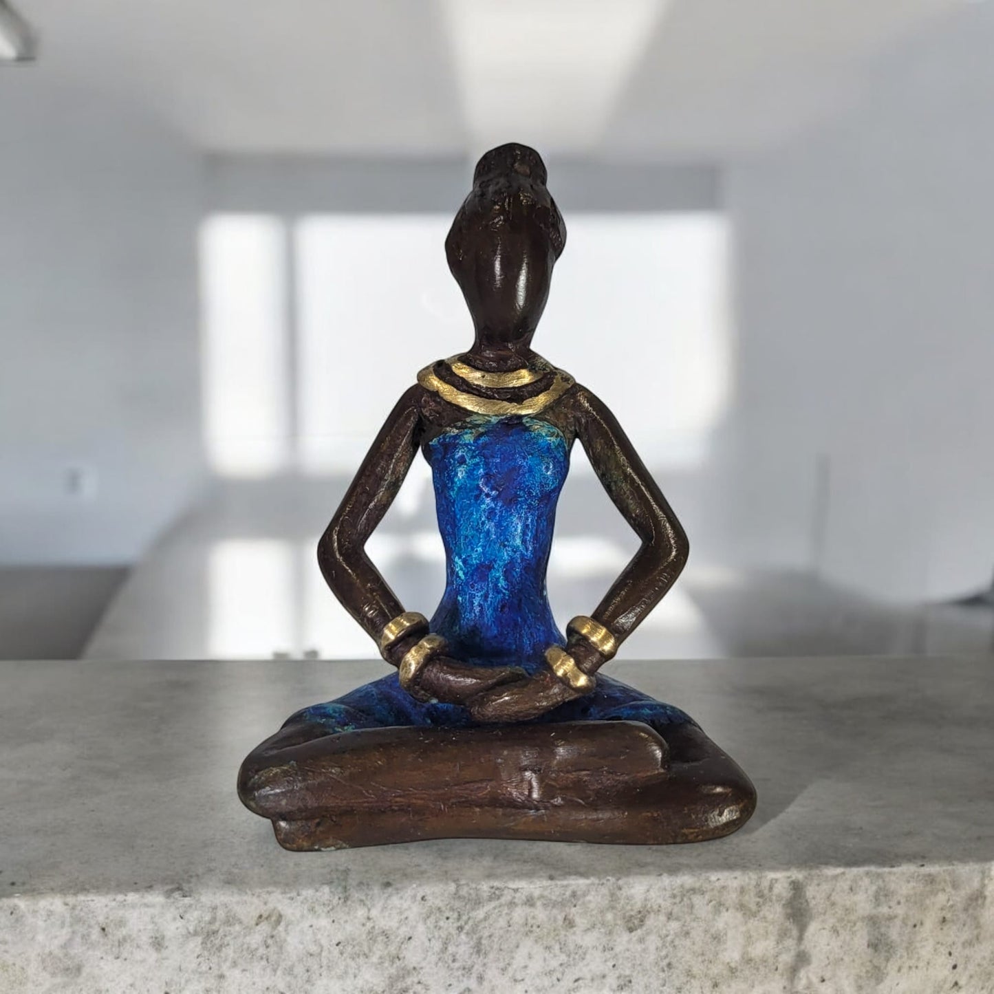 Sculpture en bronze yoga "Inda" | par Derme | différentes couleurs