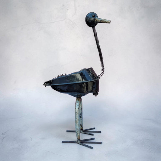 Vogelskulptur „Grand Cou Noir" – 80 cm – Upcycling-Figur aus Autoteilen, handgemacht in Burkina Faso