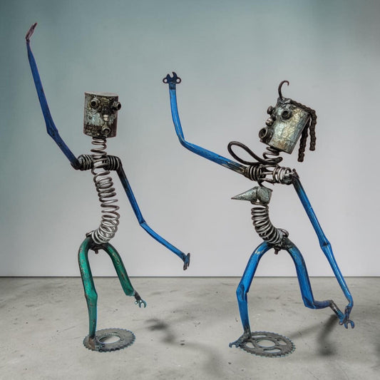 Tänzer-Duo „Les Danseurs" – 70 cm – Zwei tanzende Upcycling-Figuren aus Fahrradteilen, Burkina Faso