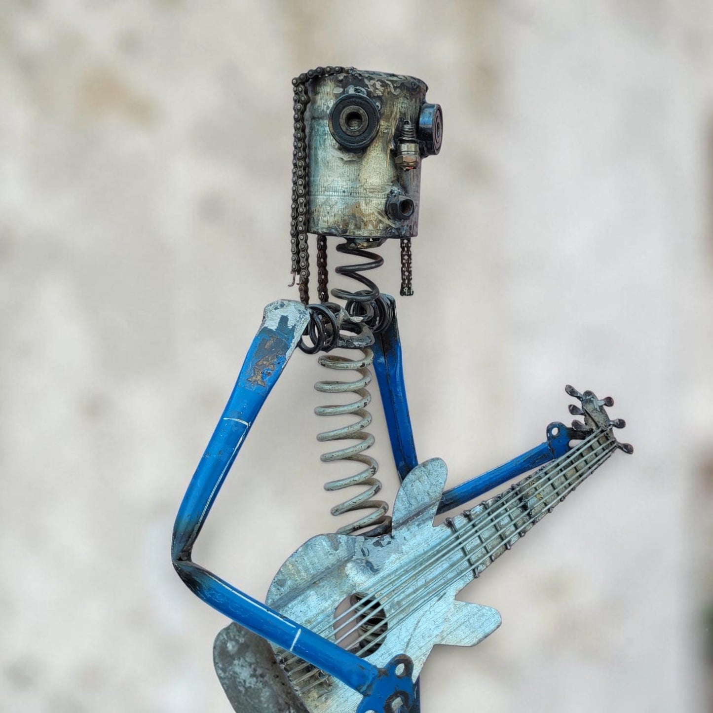 Gitarrist-Skulptur „Le Musicien" – 80 cm  – Upcycling-Figur aus Fahrradteilen & Autoteilen, Burkina Faso