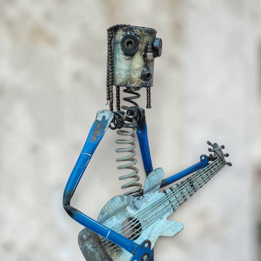 Gitarrist-Skulptur „Le Musicien" – 80 cm  – Upcycling-Figur aus Fahrradteilen & Autoteilen, Burkina Faso