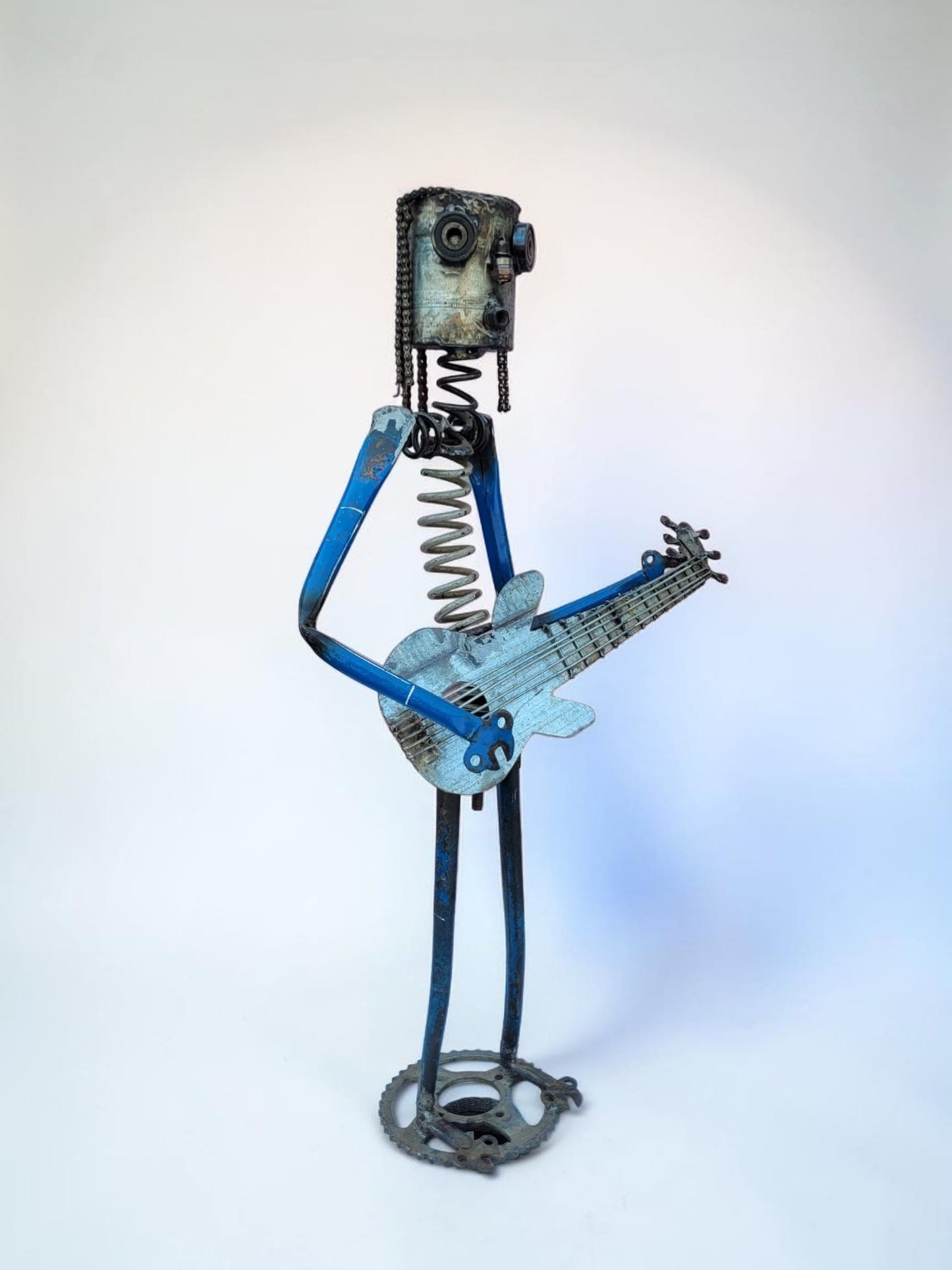 Gitarrist-Skulptur „Le Musicien" – 80 cm  – Upcycling-Figur aus Fahrradteilen & Autoteilen, Burkina Faso