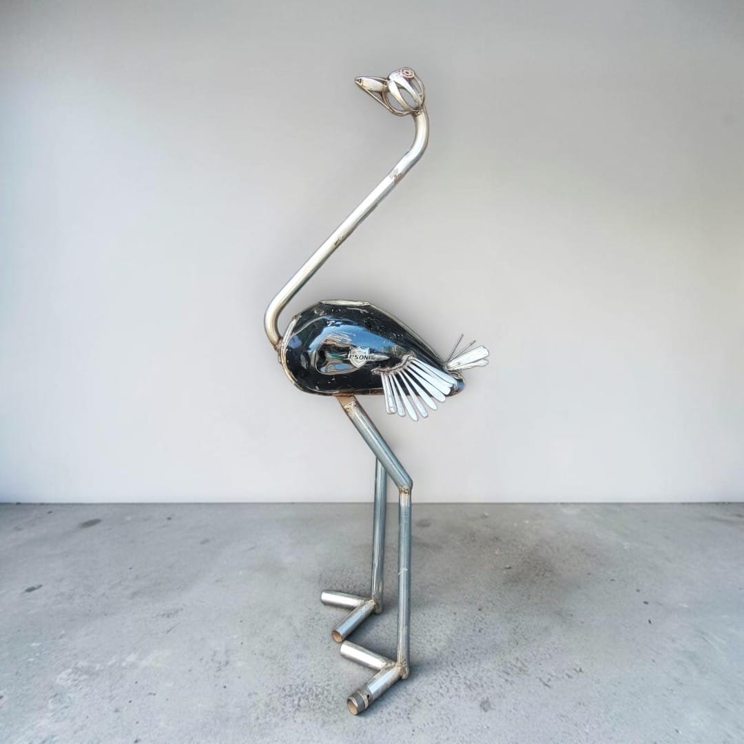 Straußenskulptur „Black" – 170 cm – Upcycling-Unikat aus Autoteilen, handgefertigt in Burkina Faso