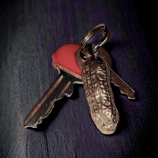 Schlüsselanhänger "Erdnuss" aus Bronze  | handgemacht & fair | Unikate