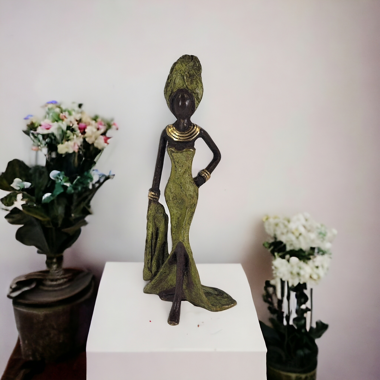 Bronze-Skulptur "Femme élégante" by Soré | 17 cm | verschiedene Farben