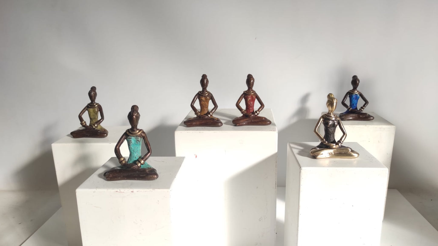 Sculpture en bronze yoga "Inda" | par Derme | différentes couleurs