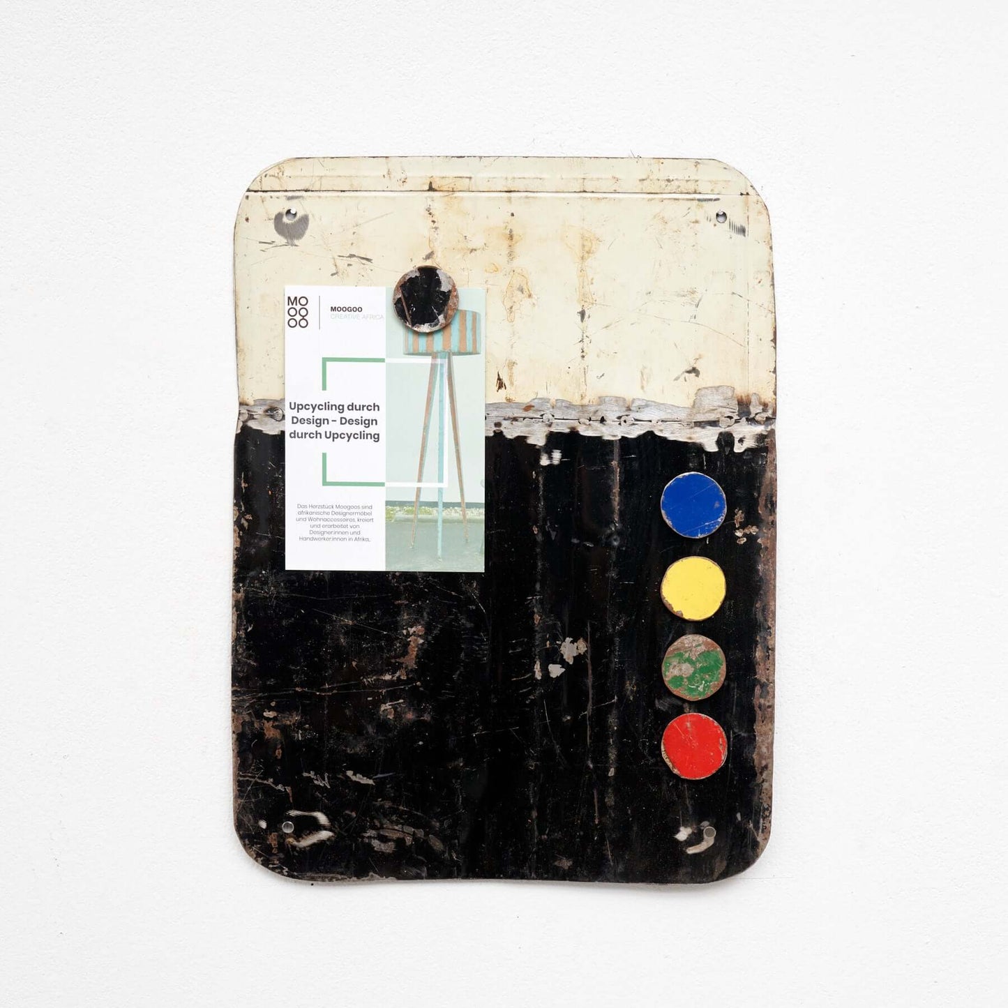 Tableau magnétique en barils de pétrole recyclés avec 5 aimants colorés