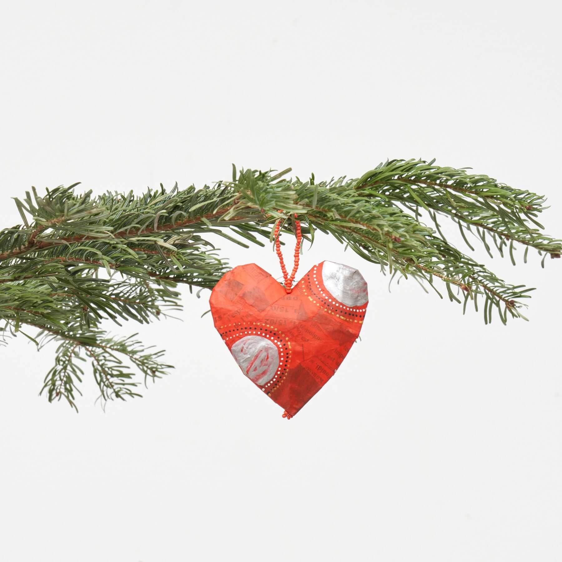 Herzen aus Pappmaché aus recyceltem Papier | Handgemacht & Fair