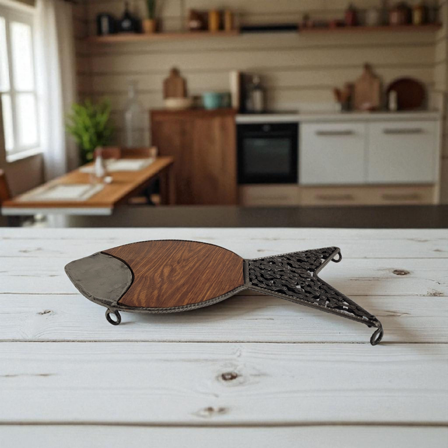 Untersetzer "Fisch" aus recycelten Ölfässern, Fahrradkette und Altholz Upcycling