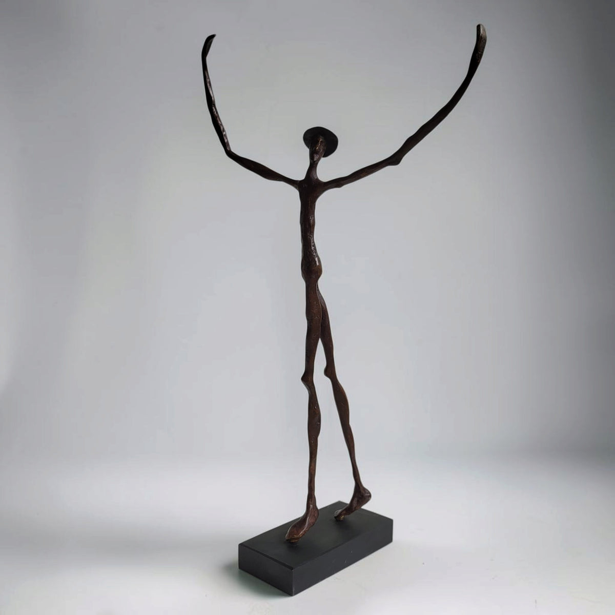 Bronze-Skulptur "Embrassez-moi", by Boureima Ouedraogo, 68 cm, Bronze massiv, 2026