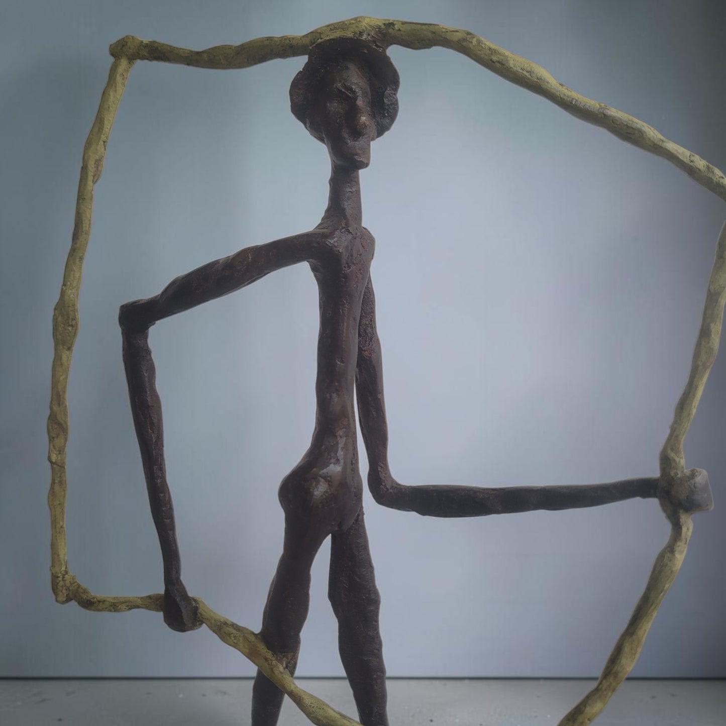 Bronze-Skulptur "L'Homme Encadré #1", by Boureima Ouedraogo, 52 cm, Bronze massiv, 2026