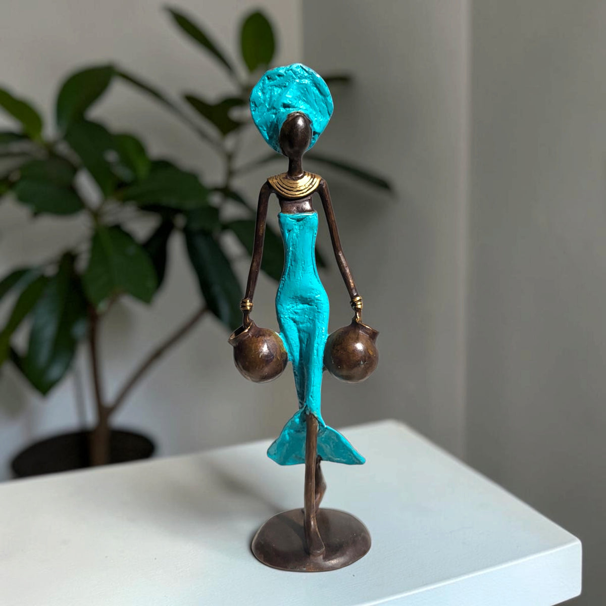 Bronze sculpture "Woman with two amphoras" by Soré | various colours and sizes