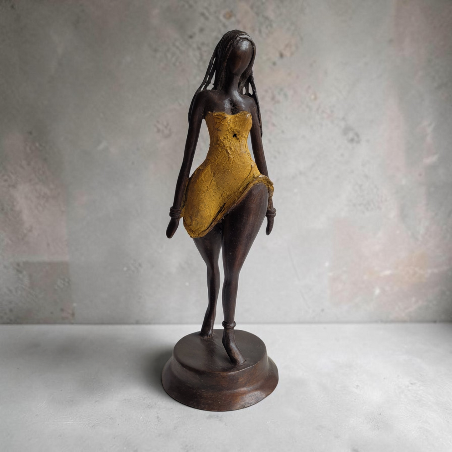 "Jeune Fille au Vent #4" Bronze-Skulptur von Issouf Iboudou, 32 cm, 2026