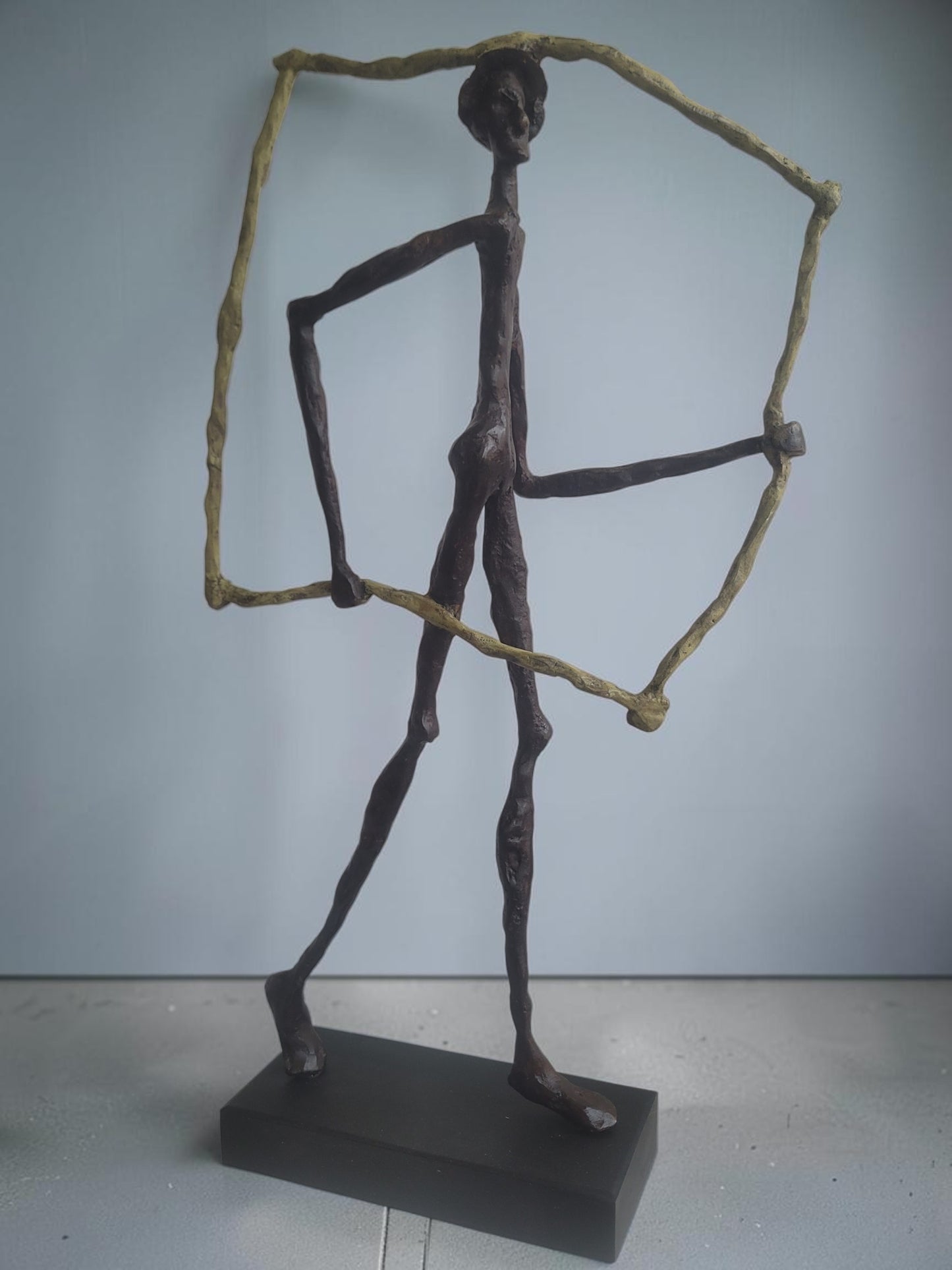 Bronze-Skulptur "L'Homme Encadré #1", by Boureima Ouedraogo, 52 cm, Bronze massiv, 2026