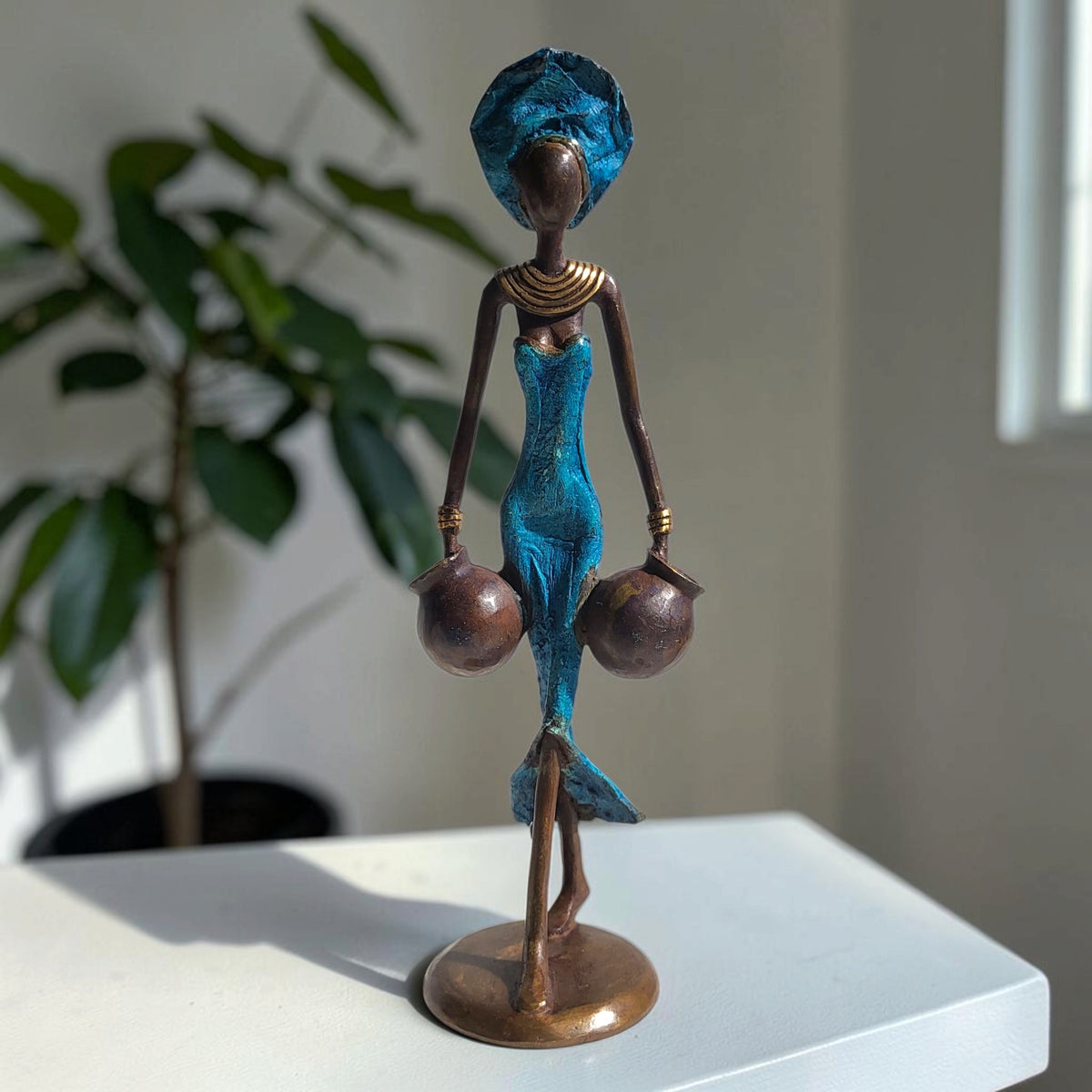 Bronze sculpture "Woman with two amphoras" by Soré | various colours and sizes