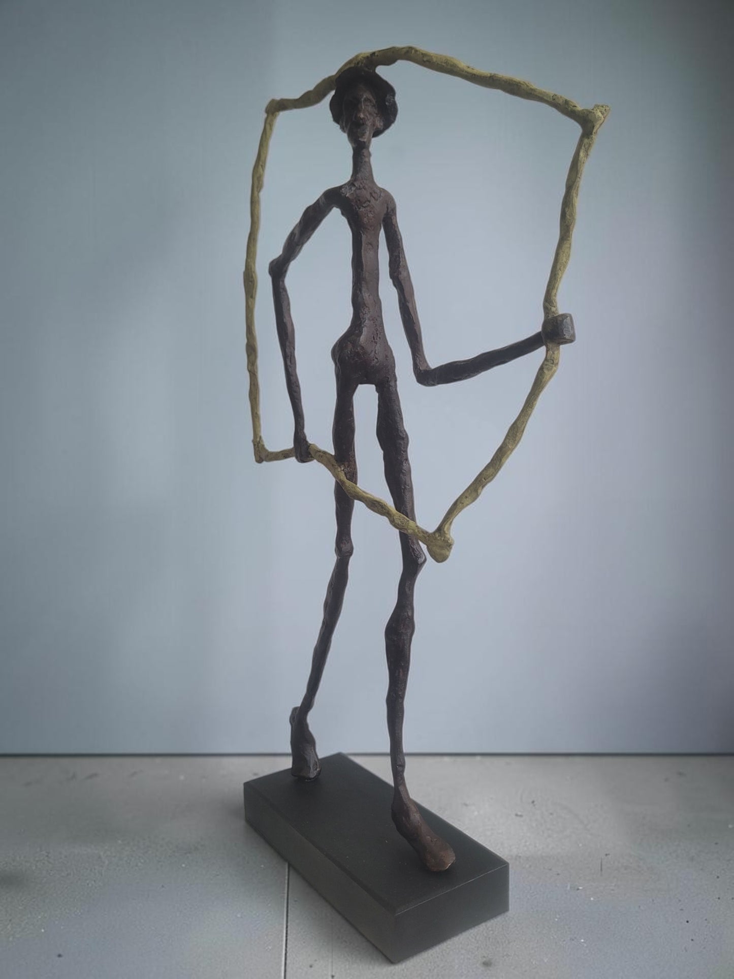 Bronze-Skulptur "L'Homme Encadré #1", by Boureima Ouedraogo, 52 cm, Bronze massiv, 2026