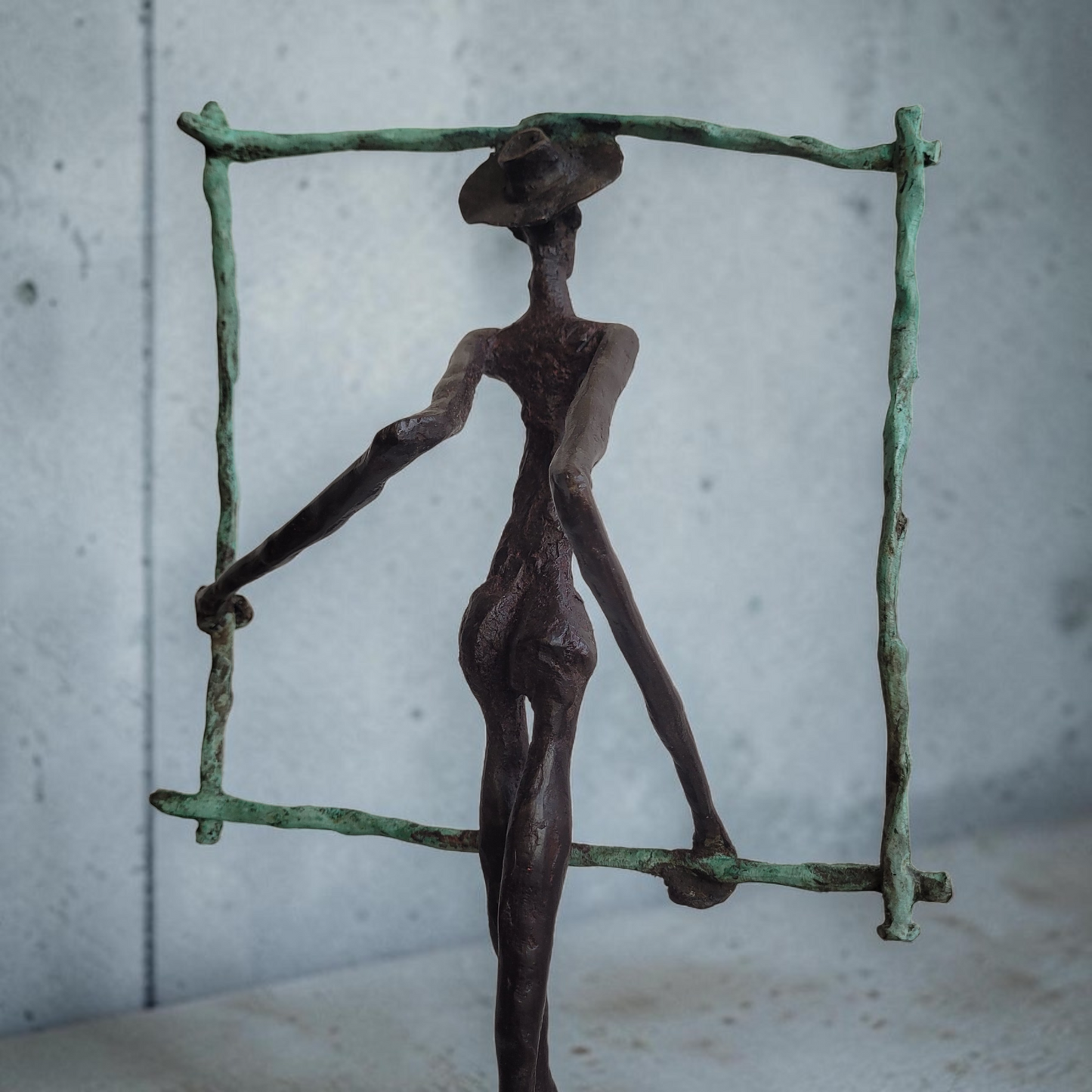 Bronze-Skulptur "L'Homme Encadré #2", by Boureima Ouedraogo, 52 cm, Bronze massiv, 2026