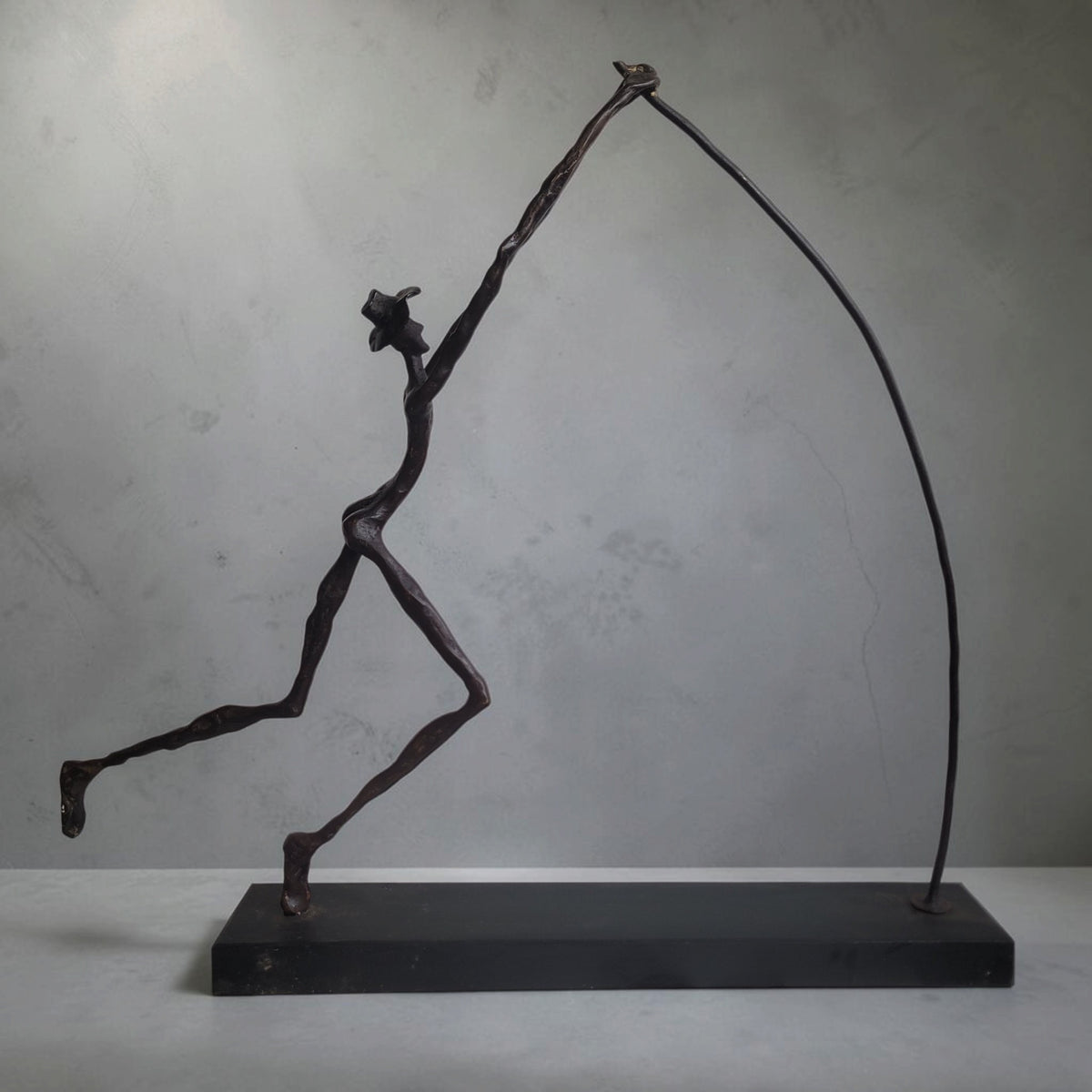Bronze-Skulptur "Le sauteur à la perche", by Boureima Ouedraogo, 61 cm, Bronze massiv, 2026