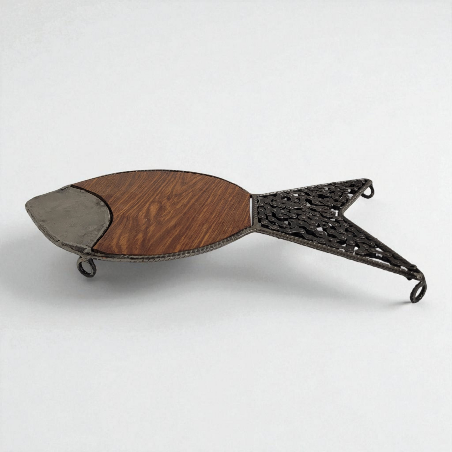 Untersetzer "Fisch" aus recycelten Ölfässern, Fahrradkette und Altholz Upcycling